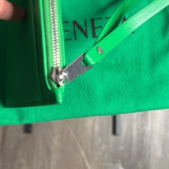 New Bottega Veneta Pouch with dust bag and authenticity NWT - Picture 3 of 10